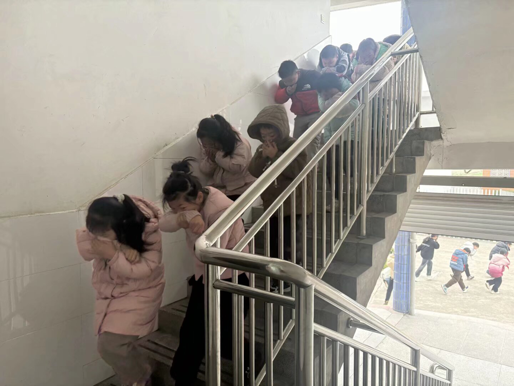 0b1861a073d445ebbd995dd66886c452.png 0b1861a073d445ebbd995dd66886c452.png